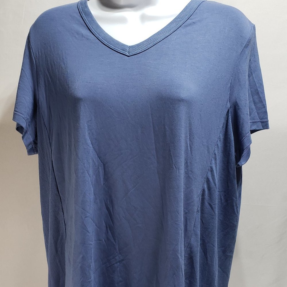 Tangerine Active V-Neck Tee Blue Size Medium New